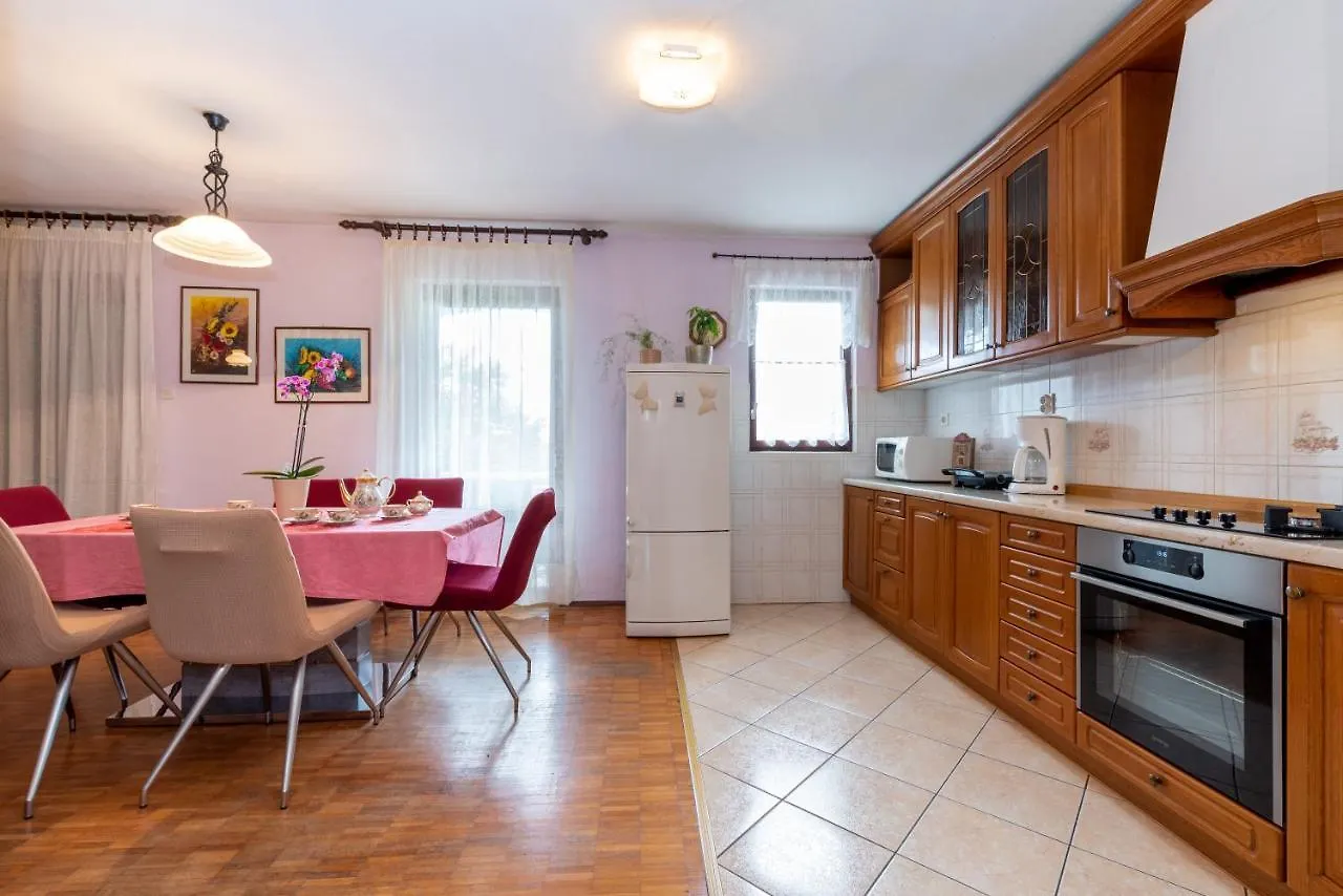 Apartment Vinez Labin